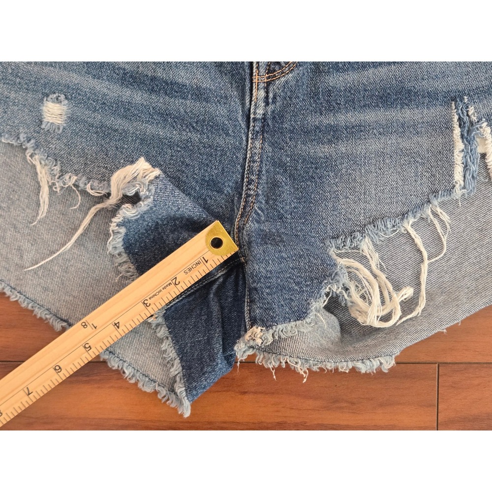 Torrid Perfect Fit Distressed Denim Shorts Medium Wash Frayed Hem 17223325 Sz 10 - Picture 5 of 8
